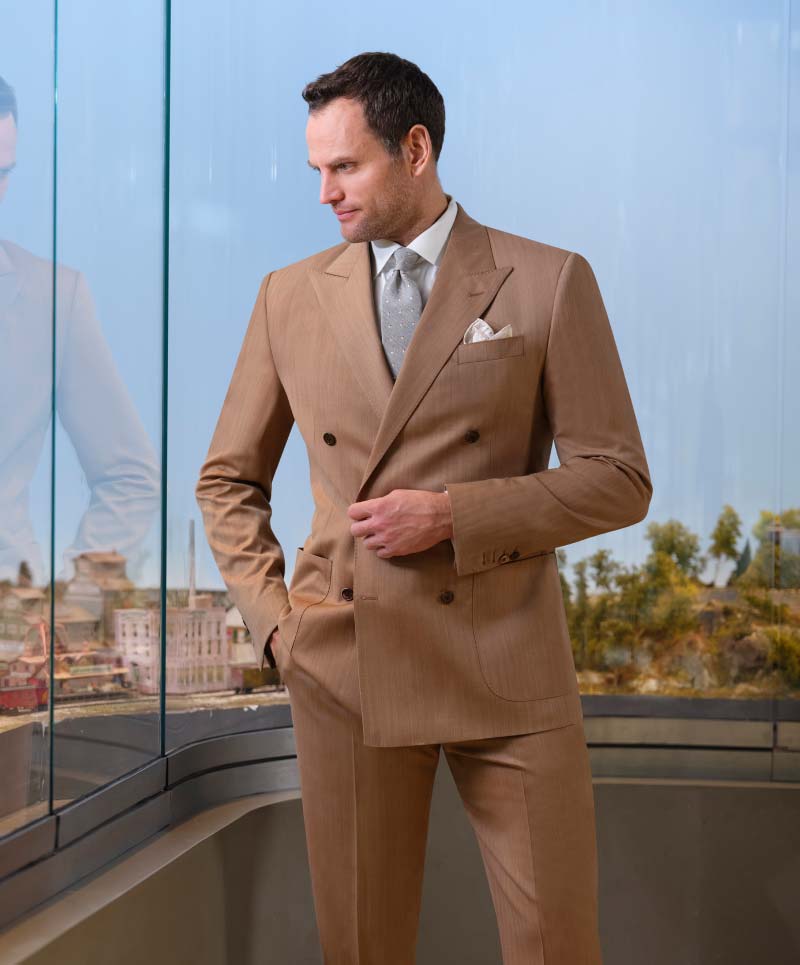 Double-breasted iridescent tan herringbone suit in 100% Wool, Solaro fabric by
Tallia di Delfino. Cloth # 27816